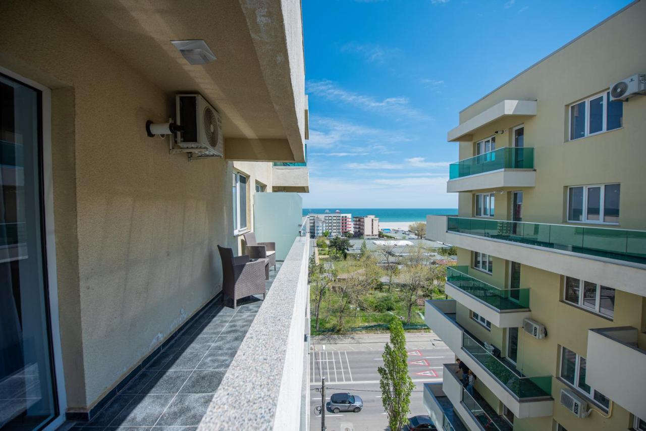 Moonlight Sky Mamaia Apartment Exterior photo